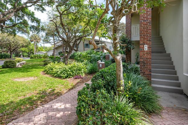 101 W Park Shores Circle 2, Indian River Shores, FL 32963