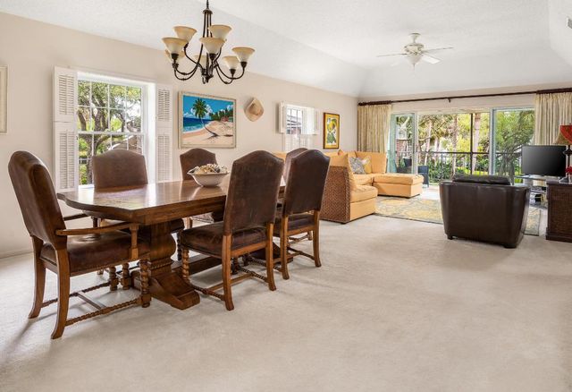 101 W Park Shores Circle 2, Indian River Shores, FL 32963