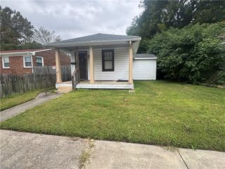 25 Redwood ST, Hampton, VA 23669