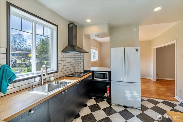 630 E 4th Street, Port Angeles, WA 98362