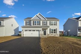 129 Valley Hall Drive, Perrysburg, OH 43551