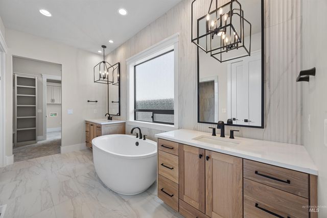 904 E Escalation St, Meridian, ID 83642
