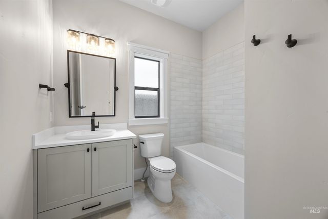 904 E Escalation St, Meridian, ID 83642