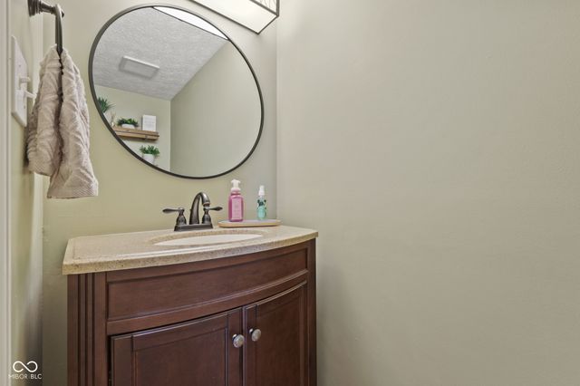 6644 W Cross Trail, New Palestine, IN 46163