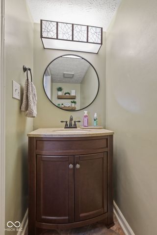 6644 W Cross Trail, New Palestine, IN 46163