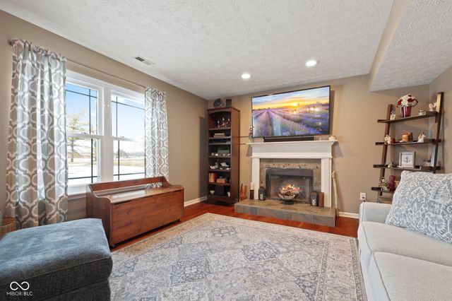 6644 W Cross Trail, New Palestine, IN 46163