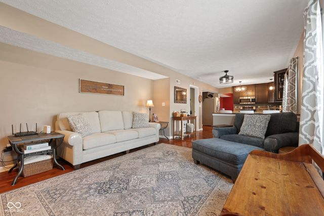 6644 W Cross Trail, New Palestine, IN 46163