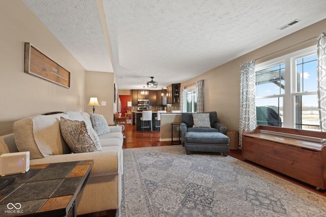 6644 W Cross Trail, New Palestine, IN 46163