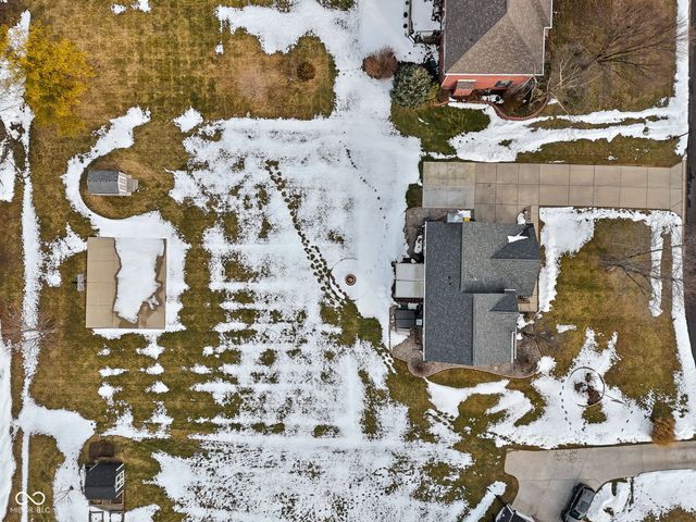 6644 W Cross Trail, New Palestine, IN 46163