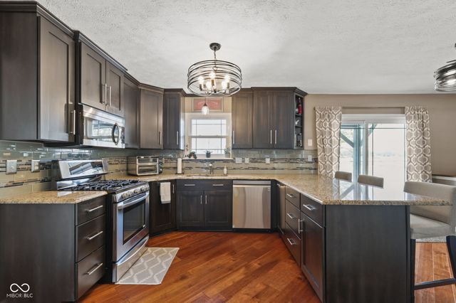 6644 W Cross Trail, New Palestine, IN 46163