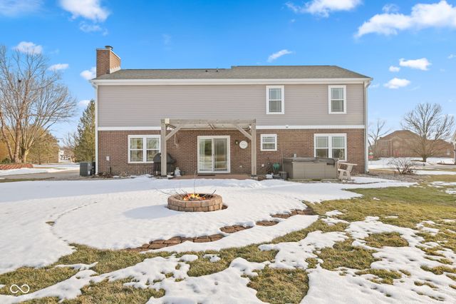 6644 W Cross Trail, New Palestine, IN 46163