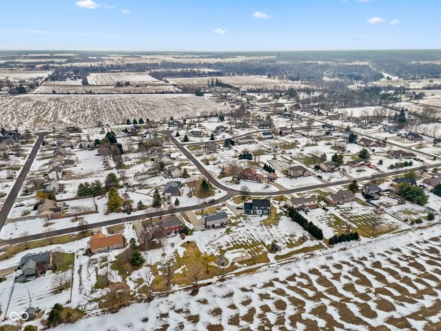 6644 W Cross Trail, New Palestine, IN 46163