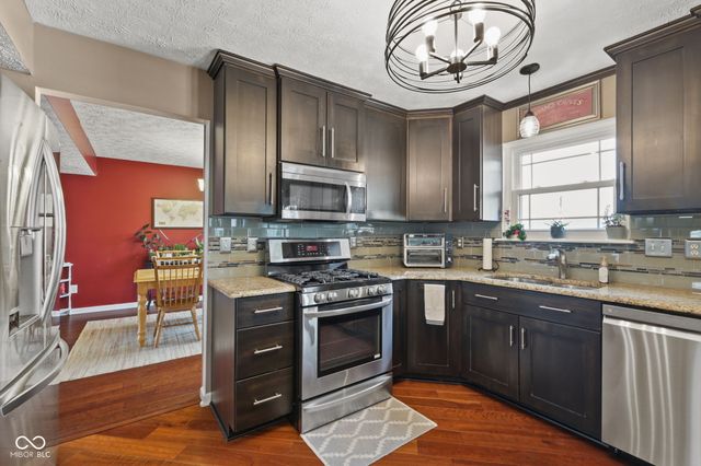 6644 W Cross Trail, New Palestine, IN 46163