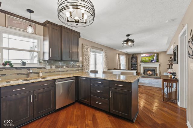 6644 W Cross Trail, New Palestine, IN 46163