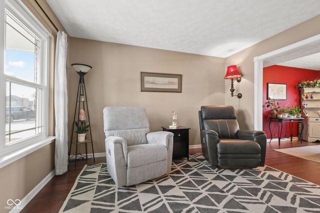 6644 W Cross Trail, New Palestine, IN 46163