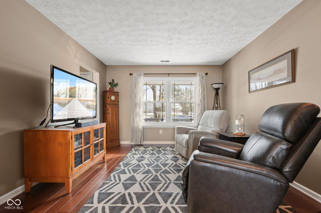 6644 W Cross Trail, New Palestine, IN 46163