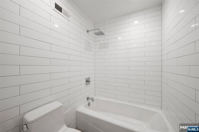 1077 River Road PH 13, Edgewater, NJ 07020