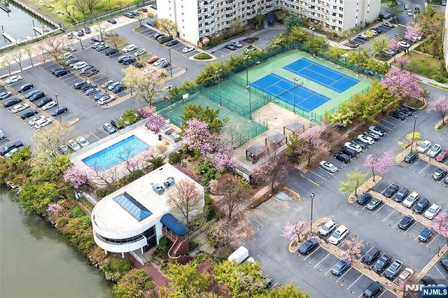 1077 River Road PH 13, Edgewater, NJ 07020