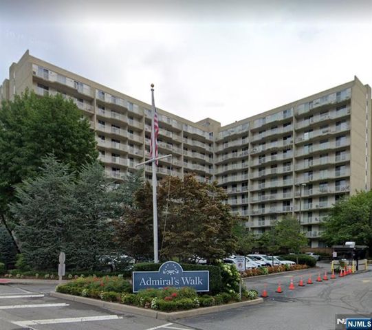 1077 River Road PH 13, Edgewater, NJ 07020