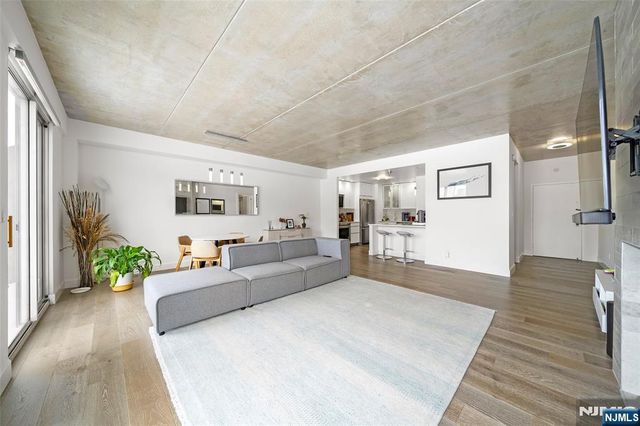 1077 River Road PH 13, Edgewater, NJ 07020