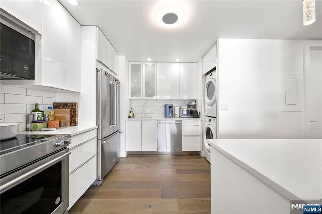 1077 River Road PH 13, Edgewater, NJ 07020