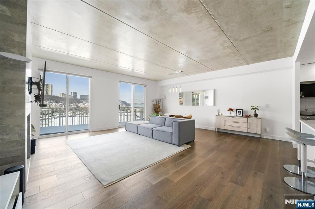 1077 River Road PH 13, Edgewater, NJ 07020