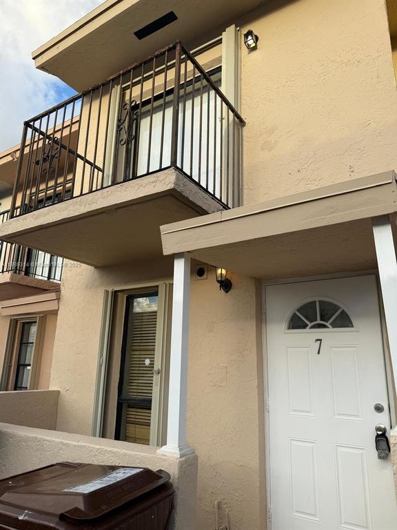 2310 W 60th St 7-G, Hialeah, FL 33016