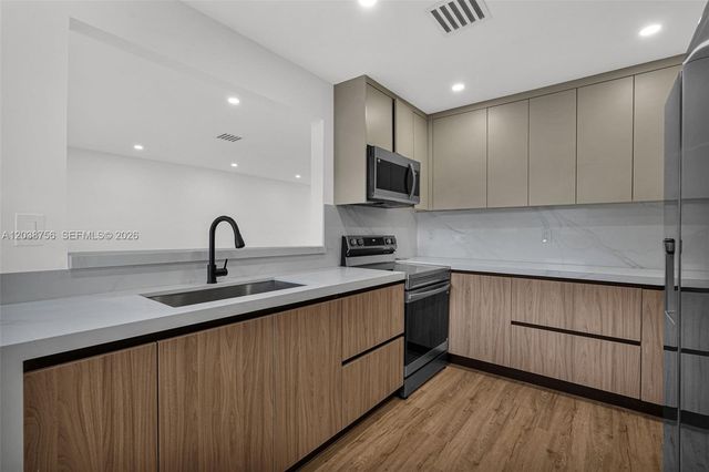 8201 SW 42nd Street, Miami, FL 33155