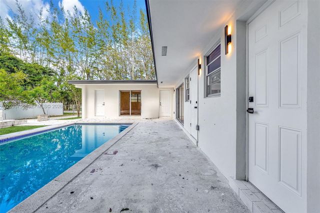 8201 SW 42nd Street, Miami, FL 33155
