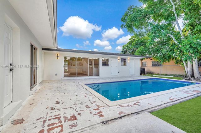 8201 SW 42nd Street, Miami, FL 33155