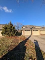 1012 NE Lindsay Avenue, Lee's Summit, MO 64086