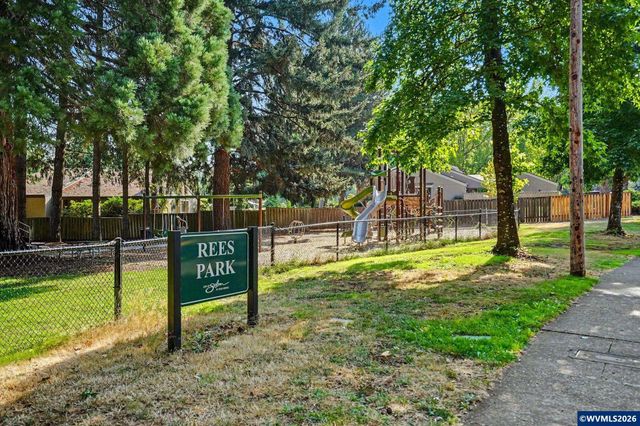 1635 Cinnamon Hill Dr SE, Salem, OR 97306