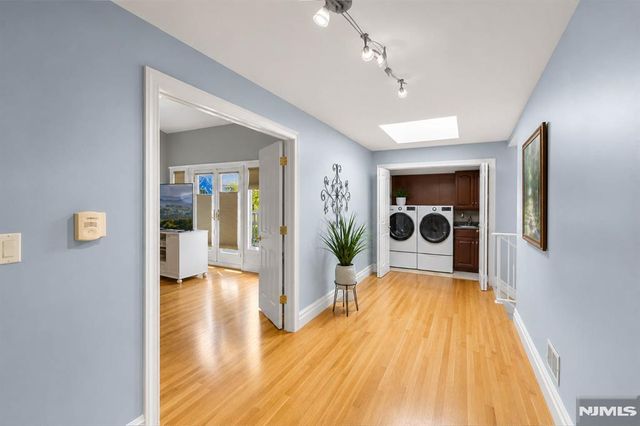 290 Dunkerhook Road, Paramus, NJ 07652
