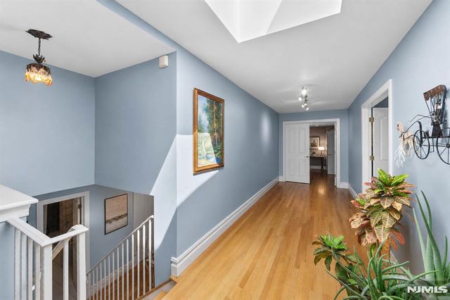 290 Dunkerhook Road, Paramus, NJ 07652