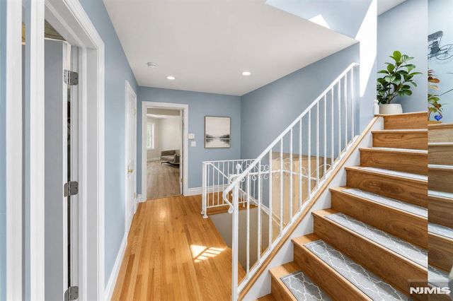 290 Dunkerhook Road, Paramus, NJ 07652