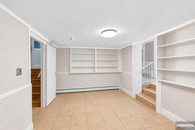 290 Dunkerhook Road, Paramus, NJ 07652