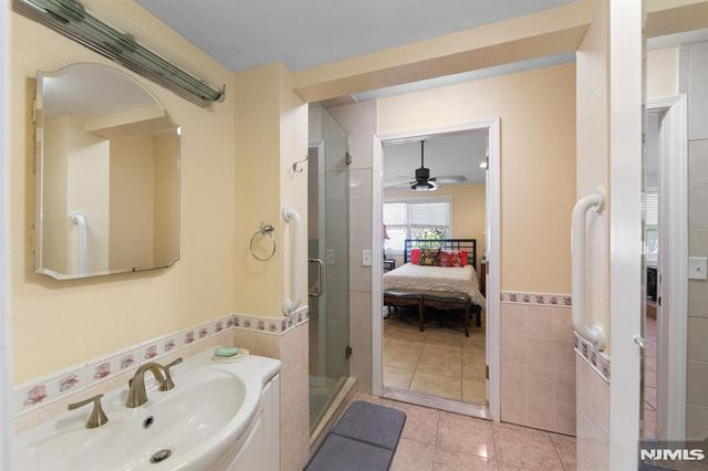 290 Dunkerhook Road, Paramus, NJ 07652