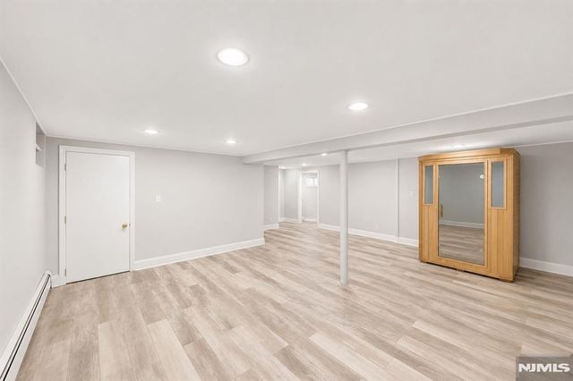 290 Dunkerhook Road, Paramus, NJ 07652