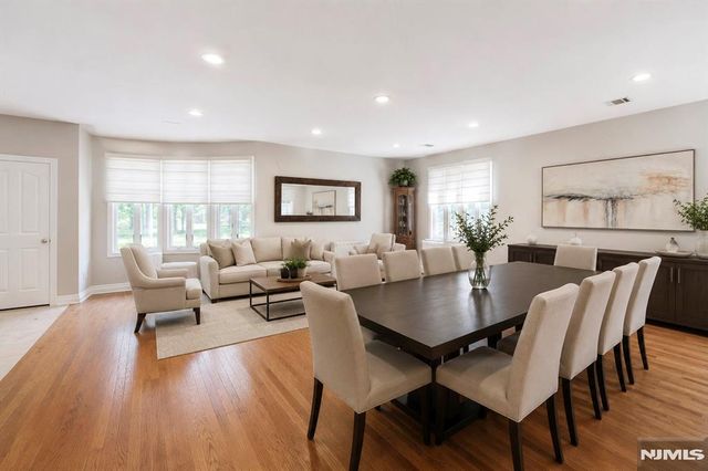 290 Dunkerhook Road, Paramus, NJ 07652
