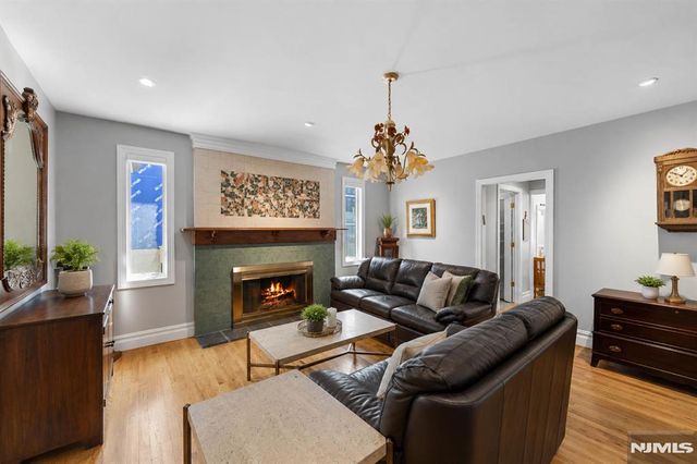 290 Dunkerhook Road, Paramus, NJ 07652