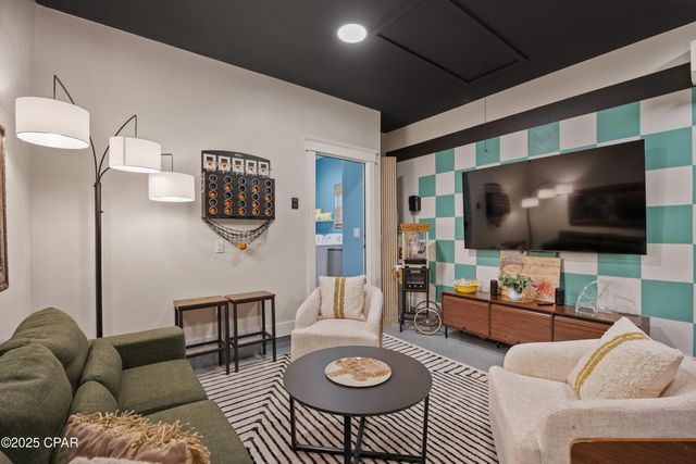 6807 Sunset Avenue, Panama City, FL 32408