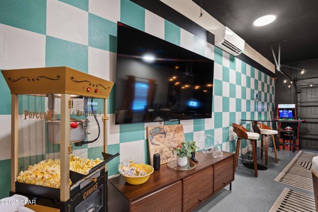 6807 Sunset Avenue, Panama City, FL 32408