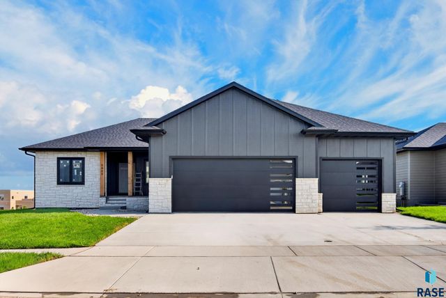 6509 E Fieldview St Street, Sioux Falls, SD 57110