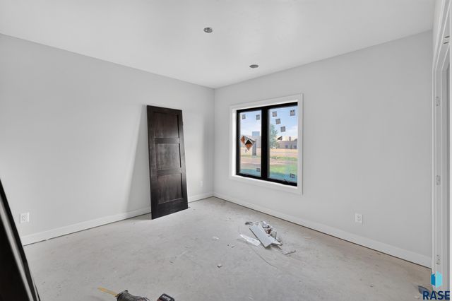 6509 E Fieldview St Street, Sioux Falls, SD 57110