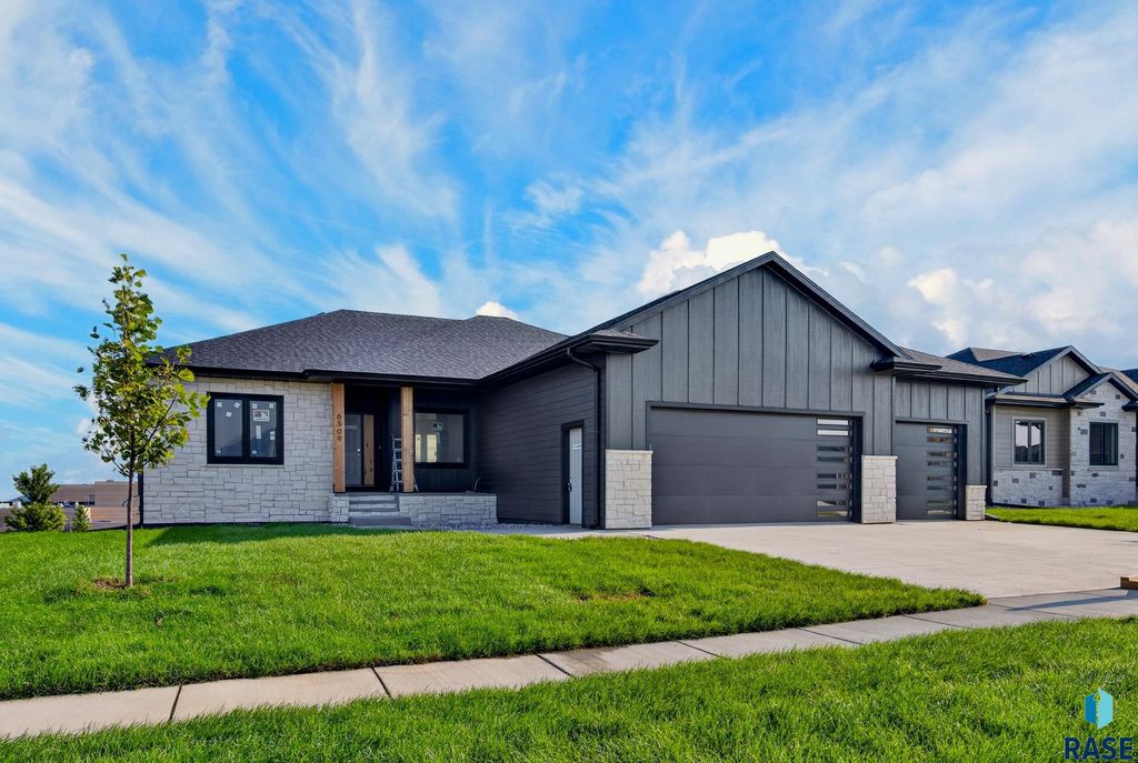 6509 E Fieldview St Street, Sioux Falls, SD 57110