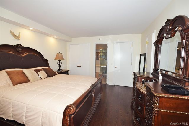 111 Cherry Valley Avenue M6, Garden City, NY 11530