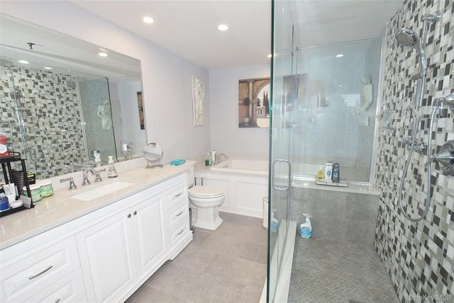 111 Cherry Valley Avenue M6, Garden City, NY 11530