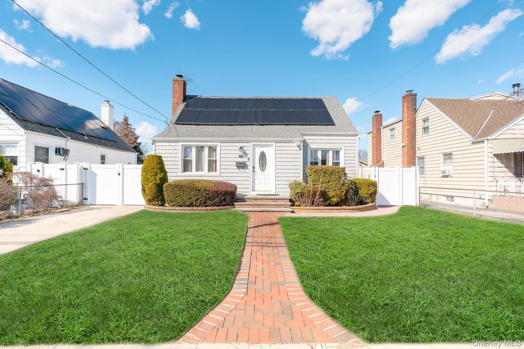 22 Francine Drive N, Massapequa, NY 11758