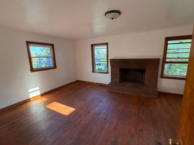 215 Barnett RD, Salem, VA 24153