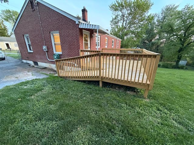215 Barnett RD, Salem, VA 24153